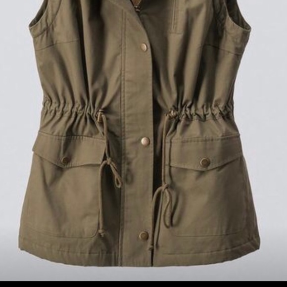 Detached Hoodie Vest - Picture 3 of 6